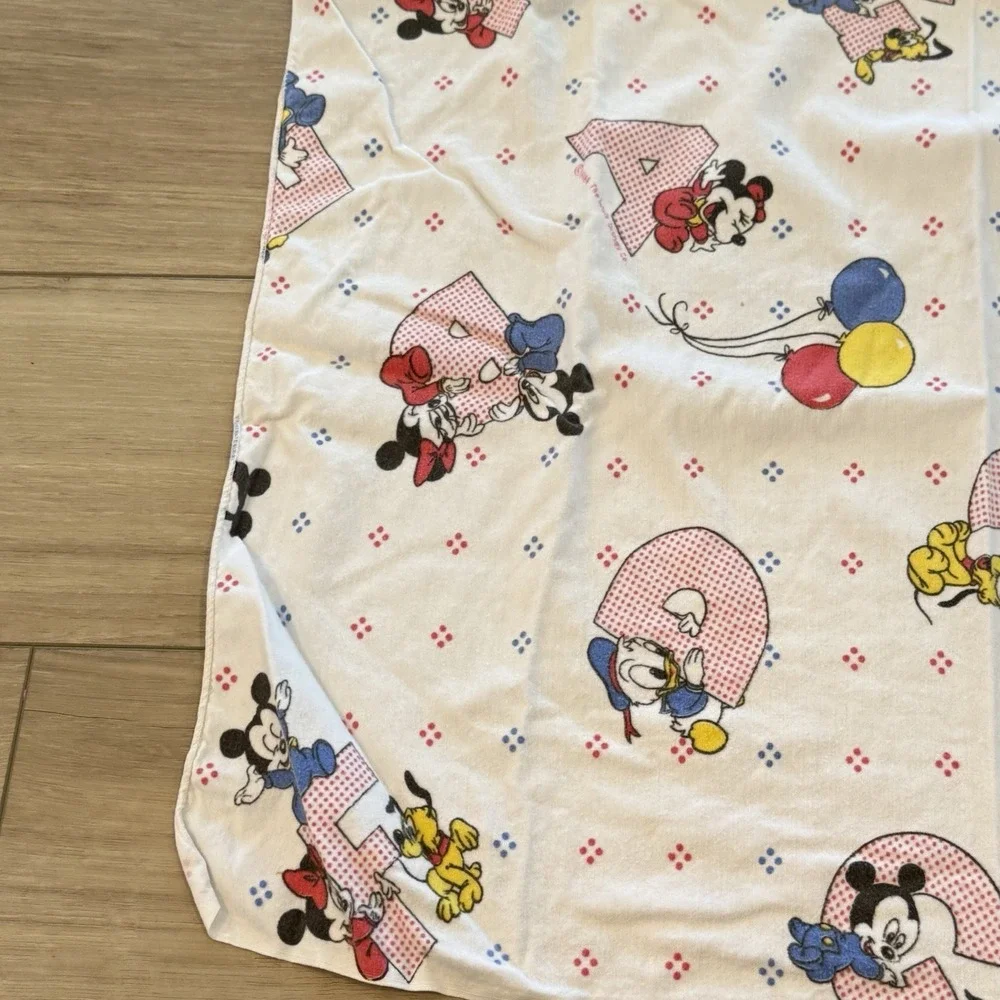 Walt Disney Mickey Minnie Donald 1984 VTG Flannel Receiving Baby Blanket 38